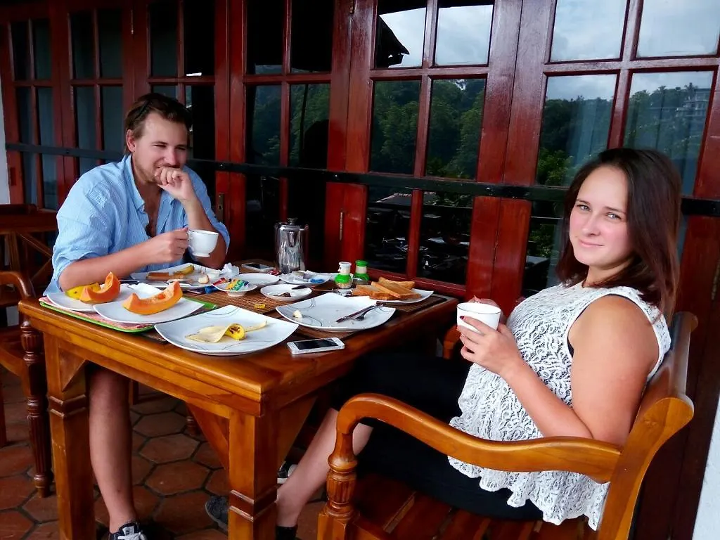 Kandyan Hideout 3*, Kandy