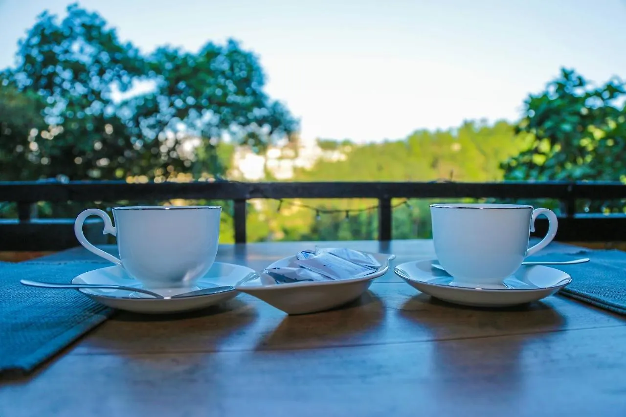 Bed & Breakfast Kandyan Hideout